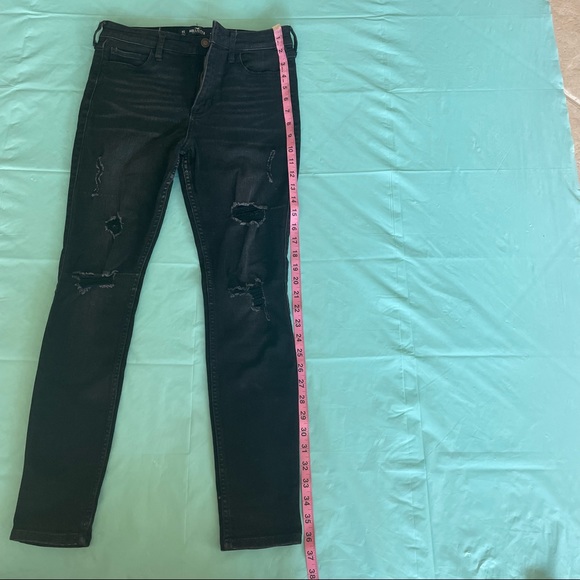 ‼️HOLLISTER DISTRESSED JEANS - Picture 11 of 14